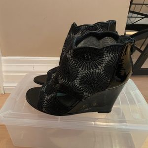 Stuart Weitzman Black Wedge Size 6.5